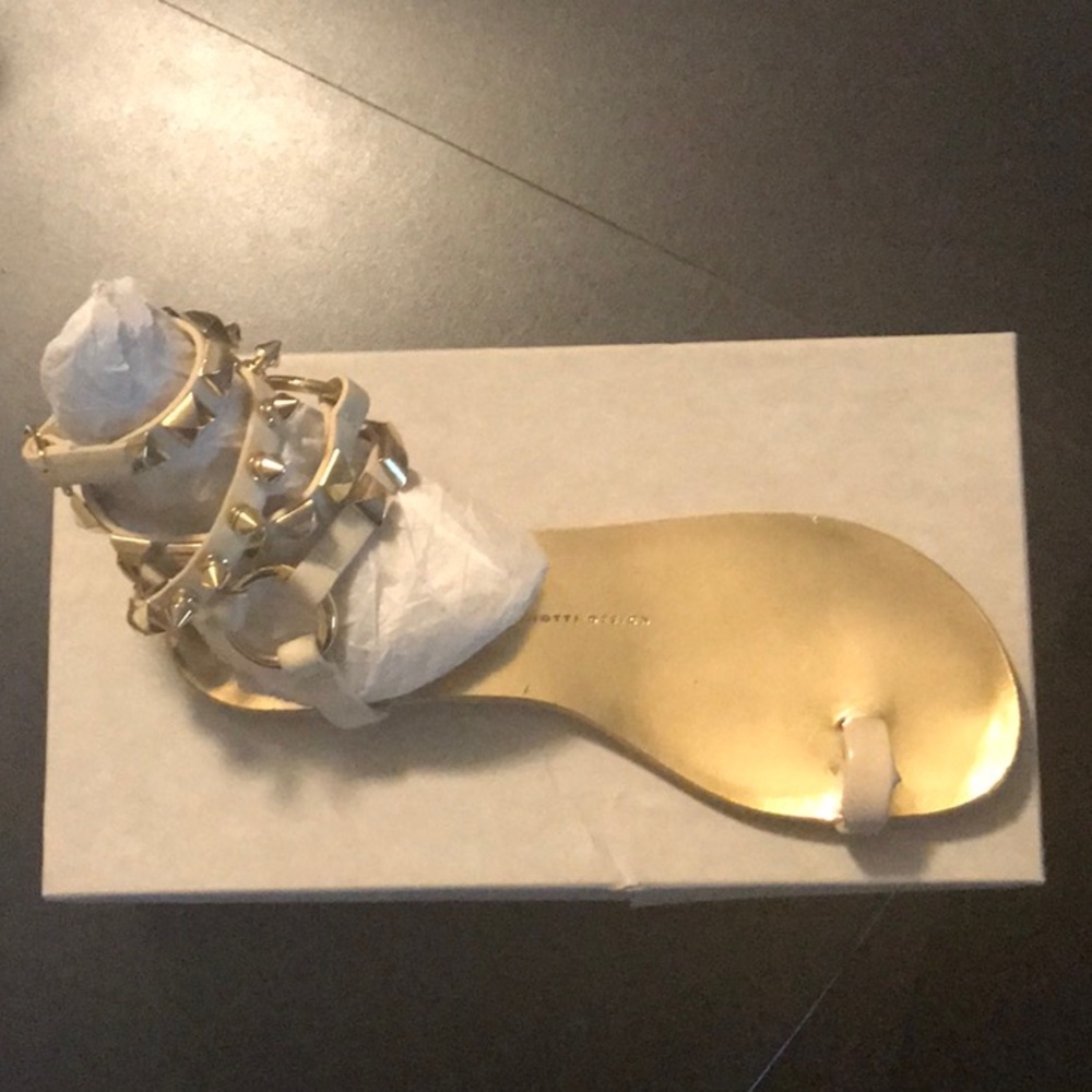 Sandal
